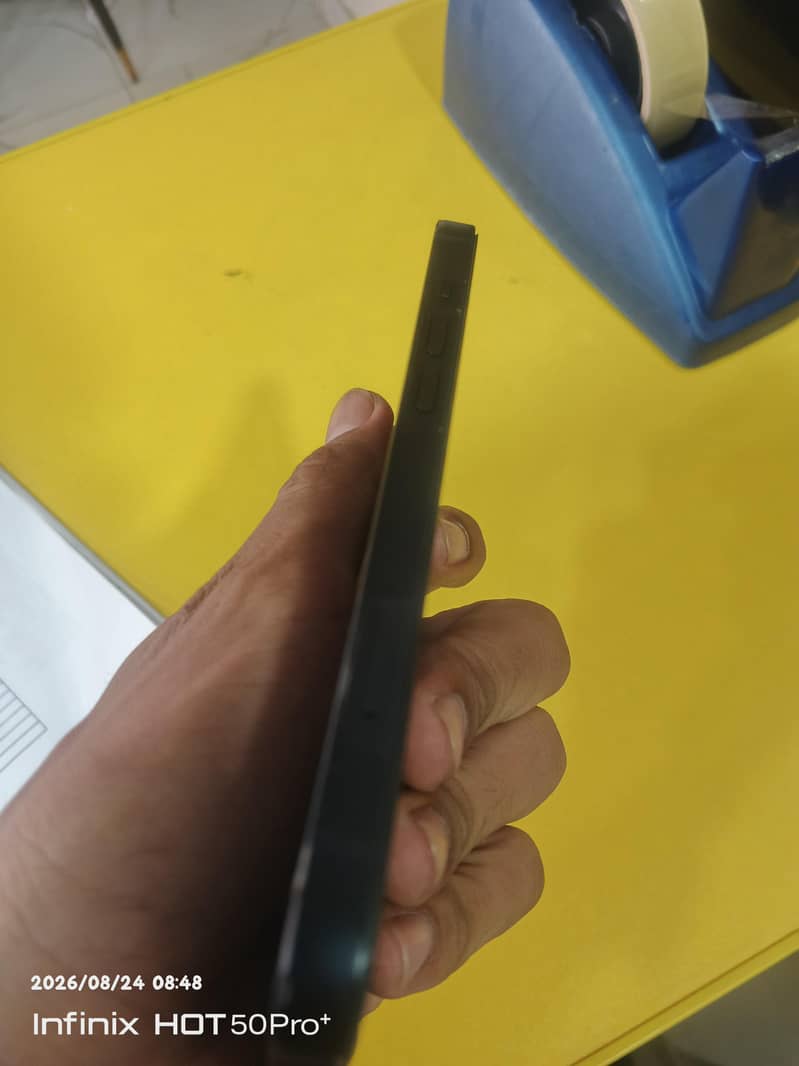 Apple iPhone 13 6