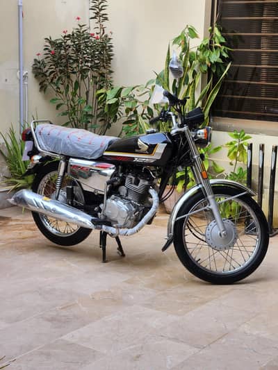 Honda CG 125 S Special Edition Self 5 Gear Top of the Line Zero Meter