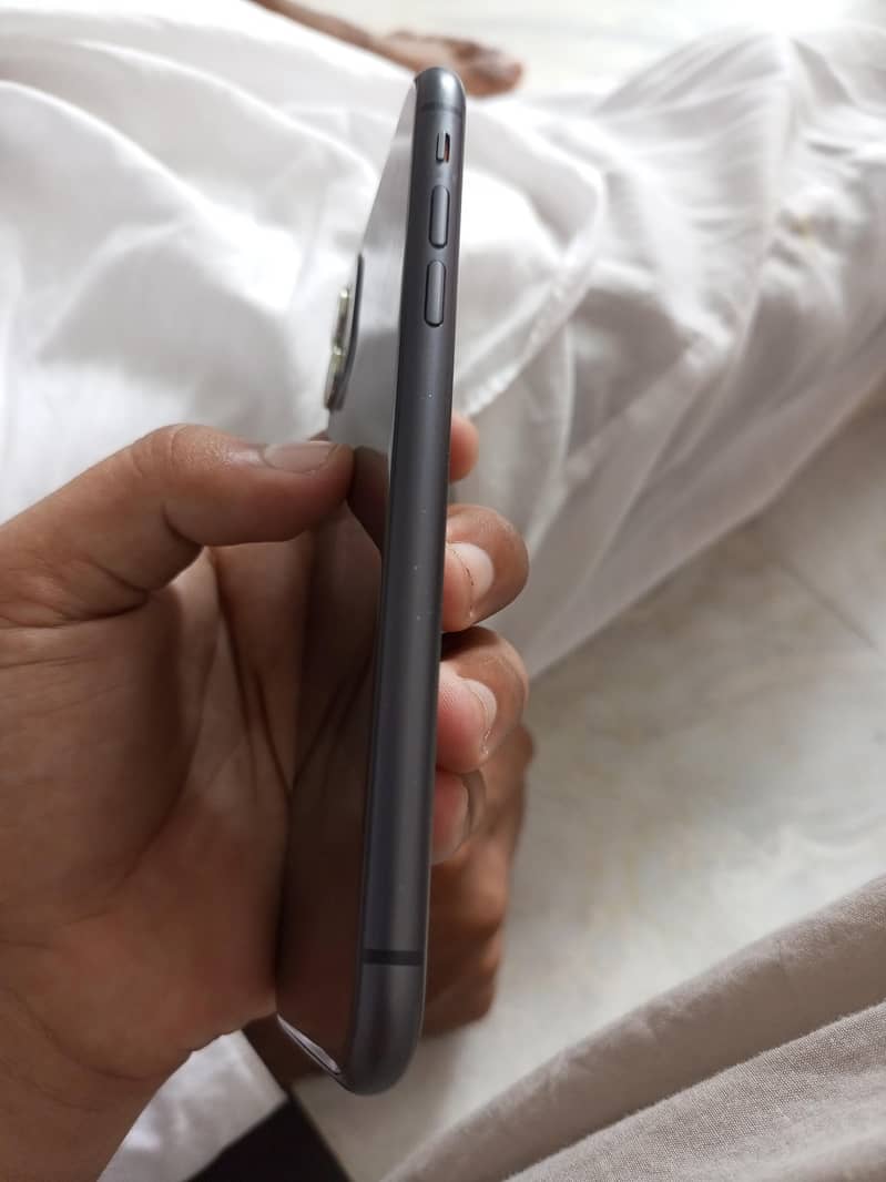 Apple iPhone 11 3