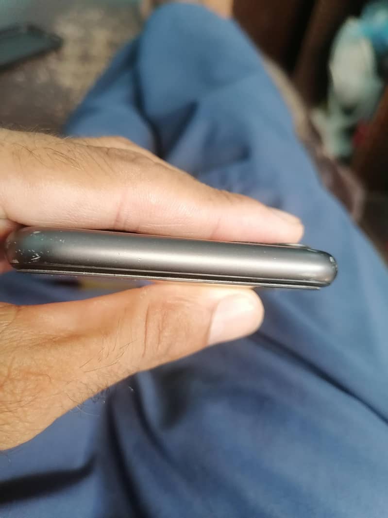 Apple iPhone 11 7