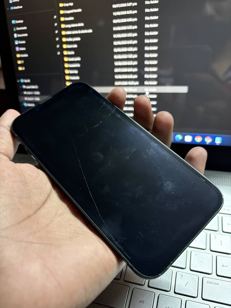Apple iPhone 13 1