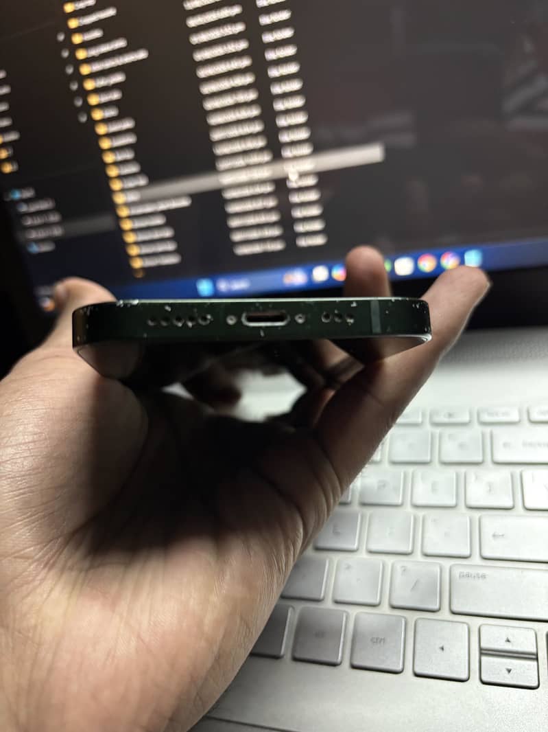 Apple iPhone 13 5
