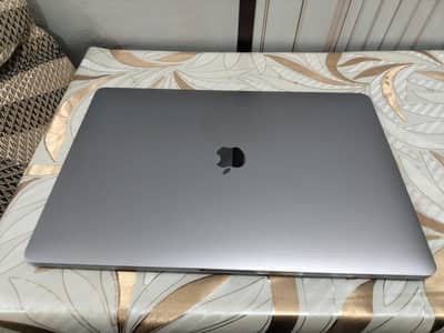 Macbook Pro 2019 i9 8-core Processor 32Gb/512Gb 4Gb Amd Graphic