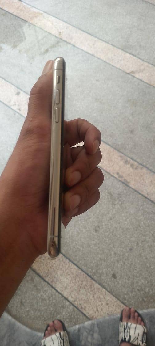 iPhone x 4