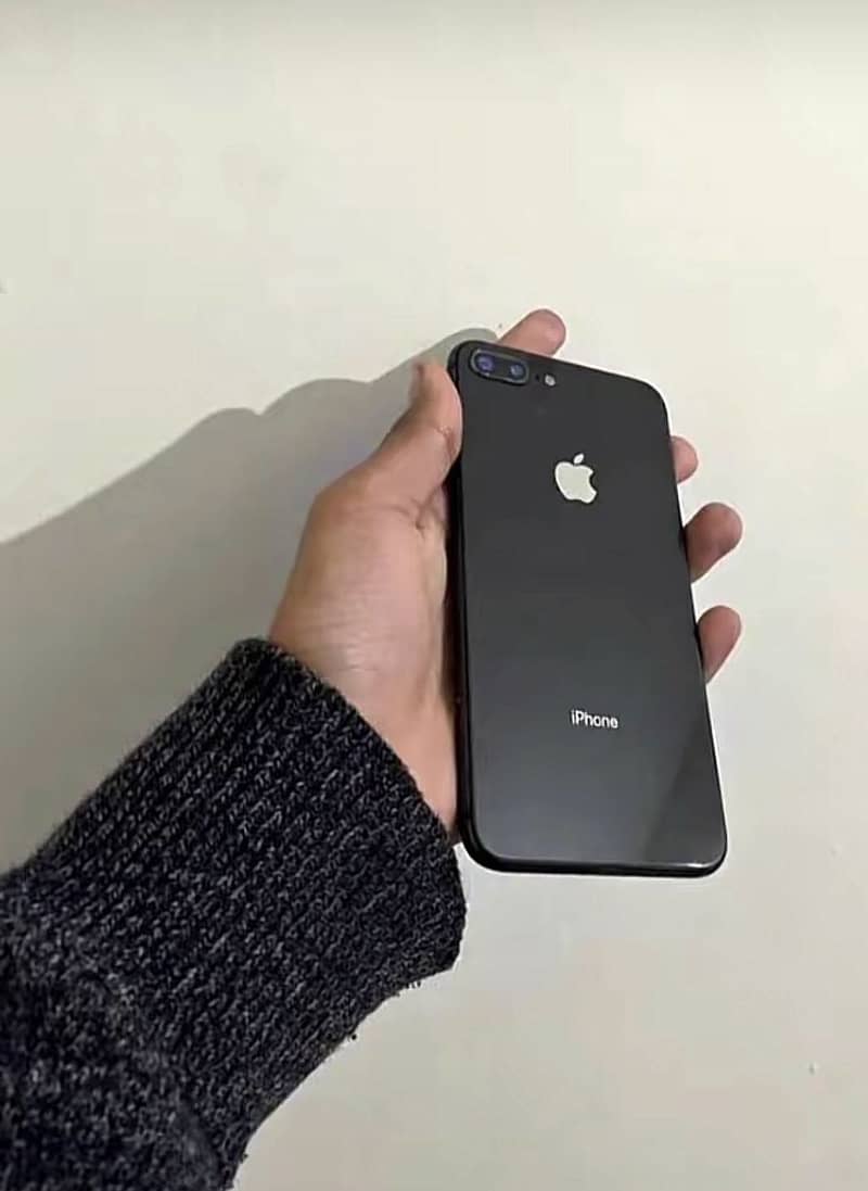 Apple iPhone 8 Plus 3