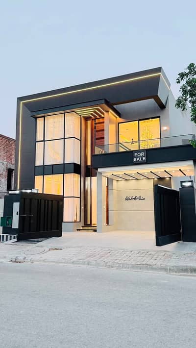 10 Marla House Available For Sale with solar system Bahria Town Lahore