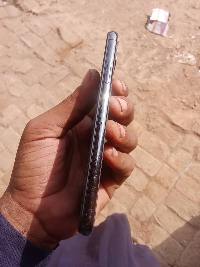Apple iPhone X 4