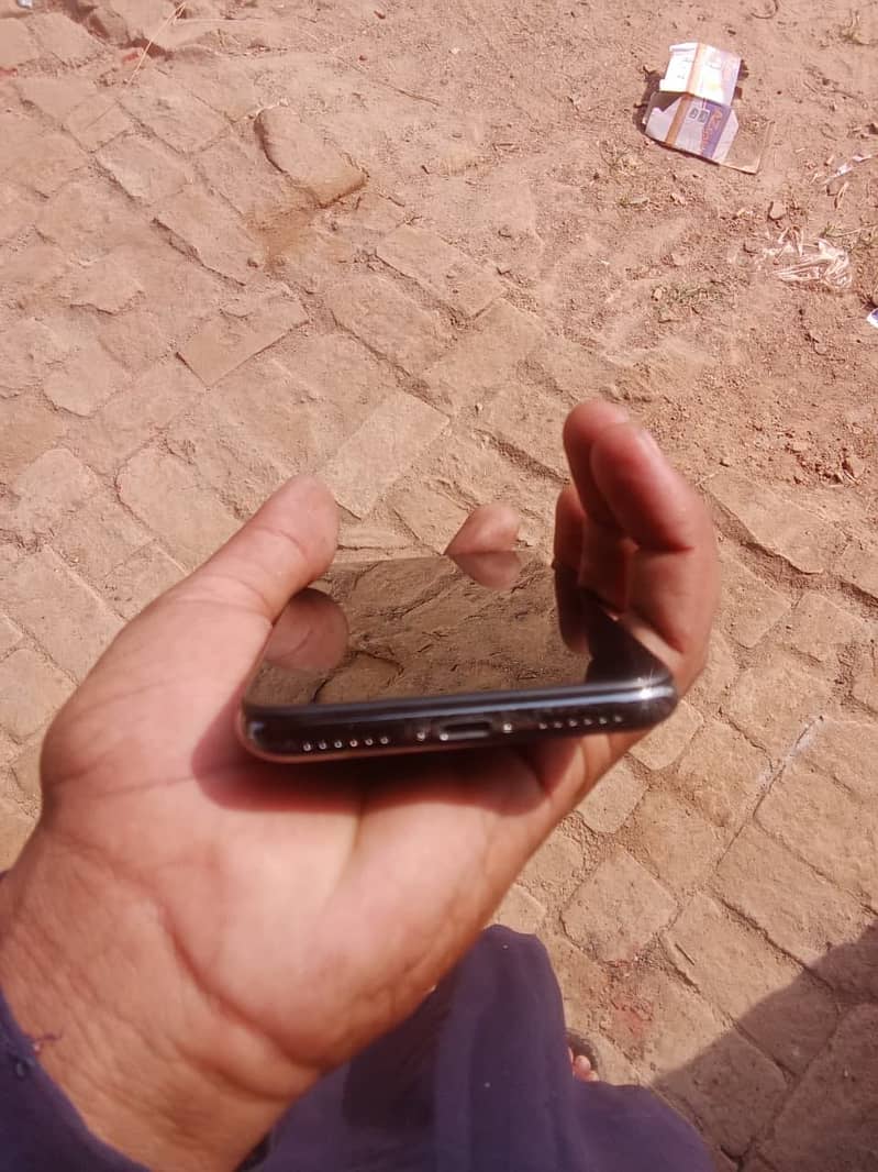 Apple iPhone X 5