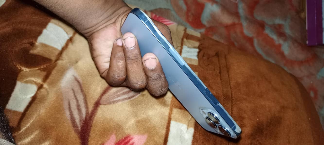 Apple iPhone 13 Pro Max 4