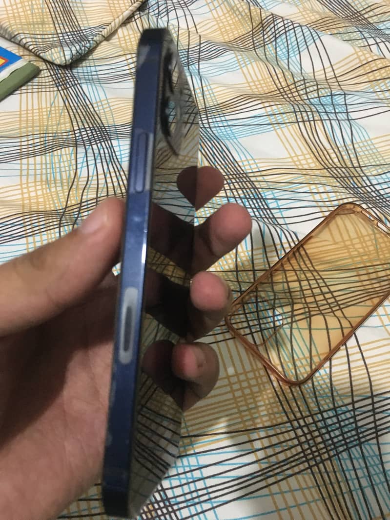 Apple iPhone 12 1
