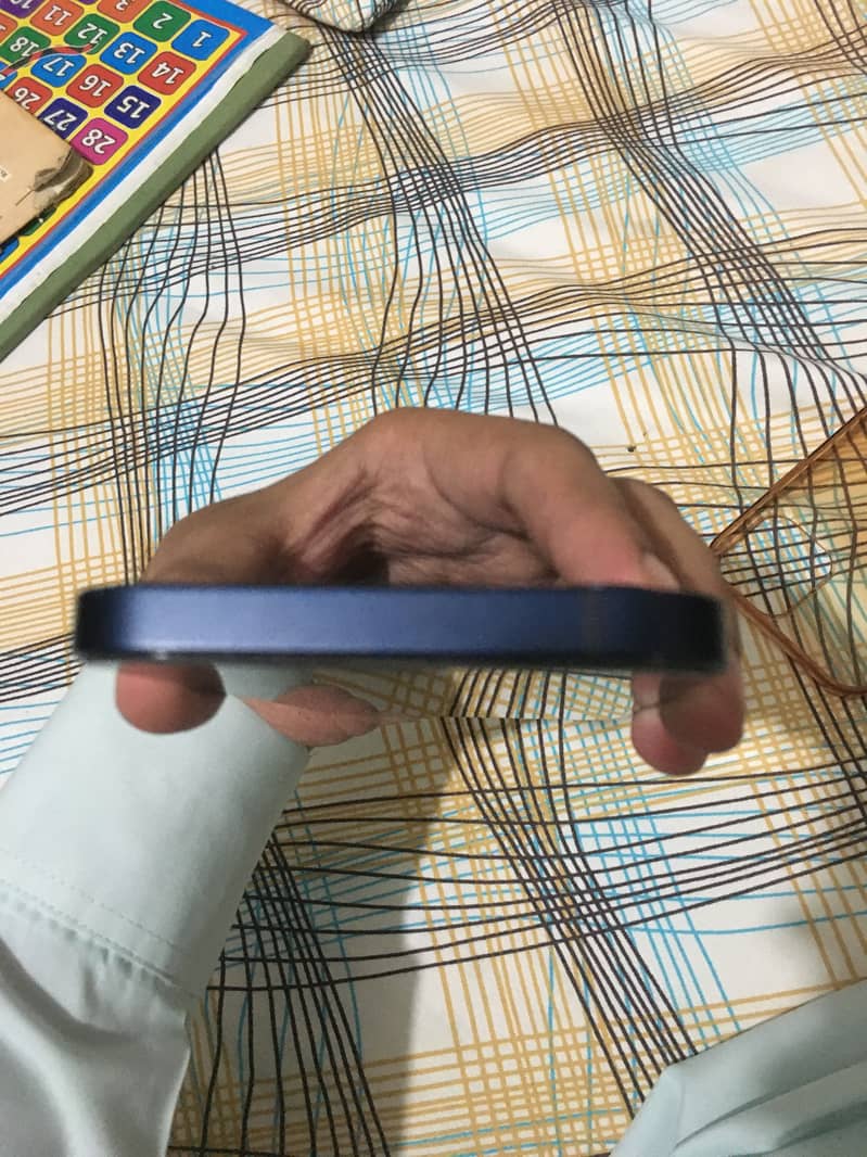 Apple iPhone 12 3