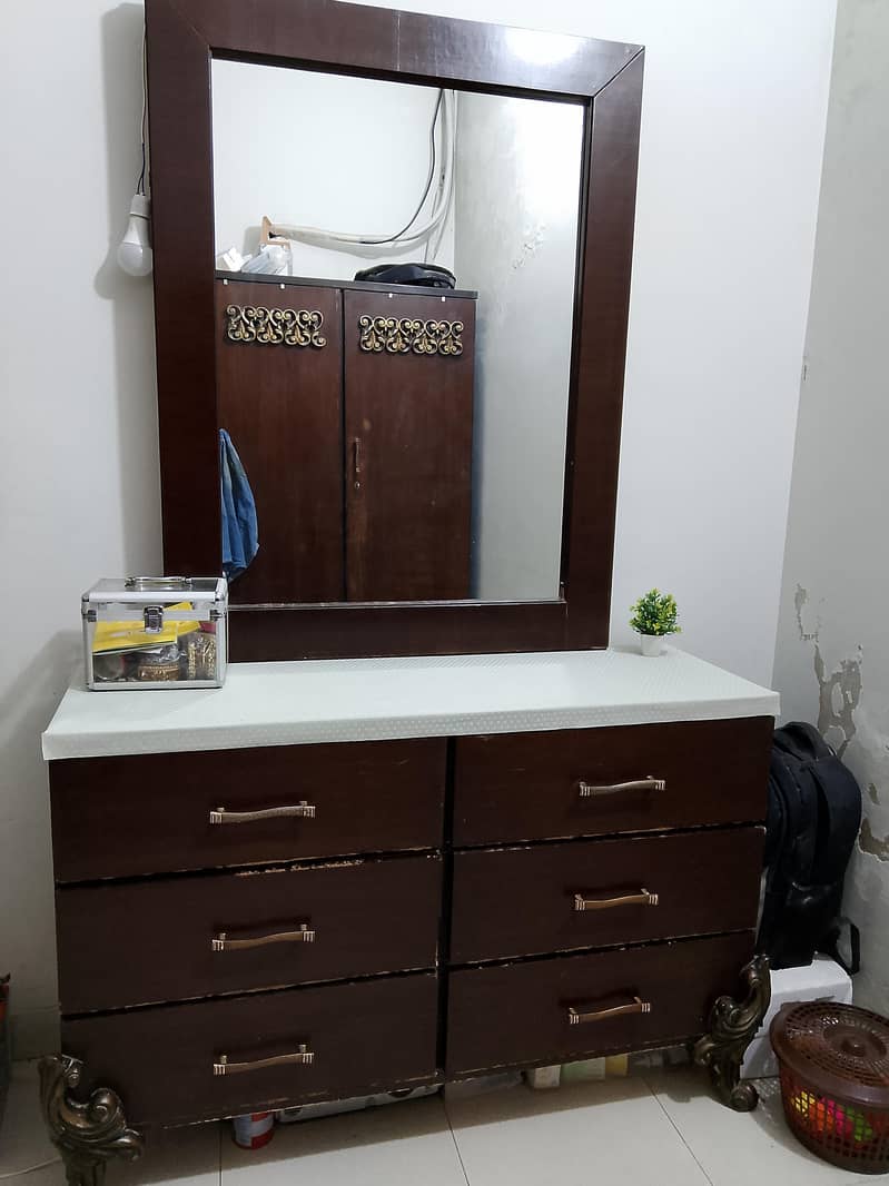 dressing table 0