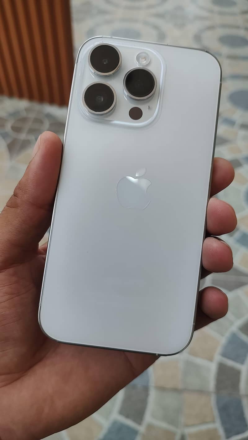 Apple iPhone 14 Pro 1