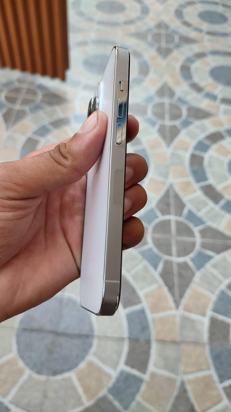 Apple iPhone 14 Pro 4