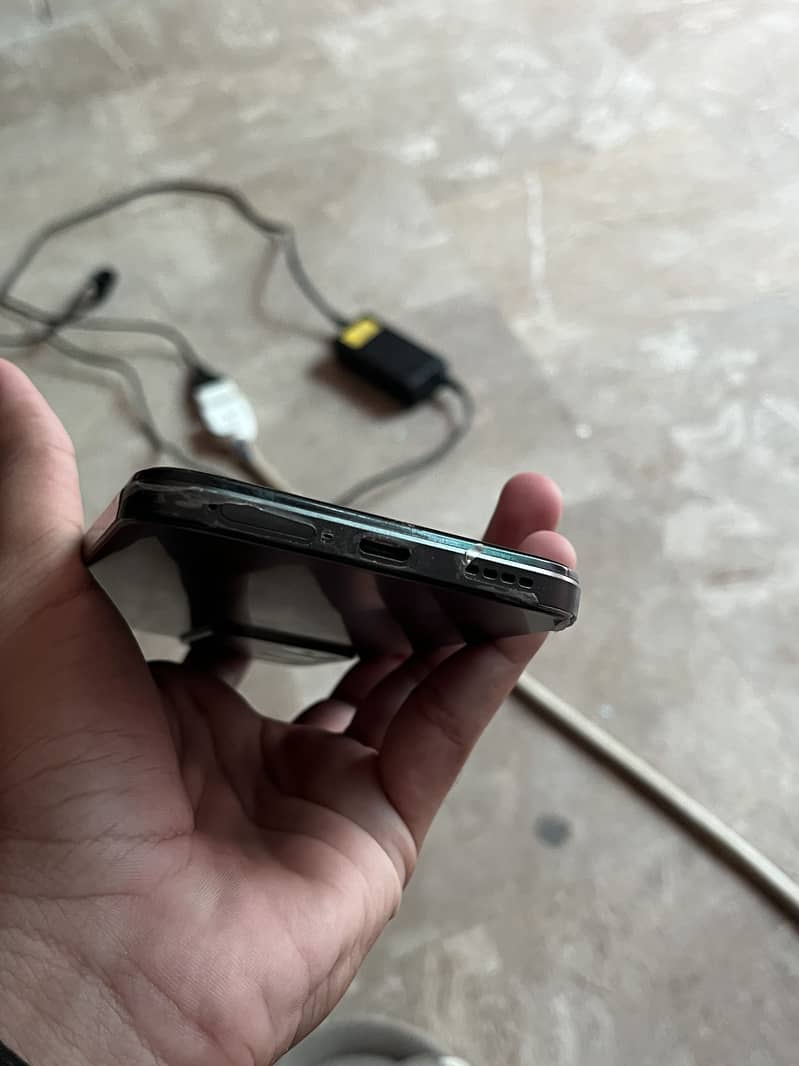 Realme C85 4