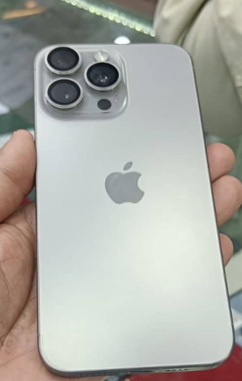 Apple iPhone 15 Pro Max 1