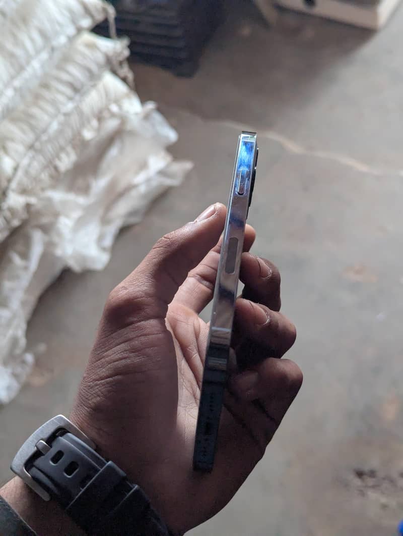 Apple iPhone 12 Pro 2