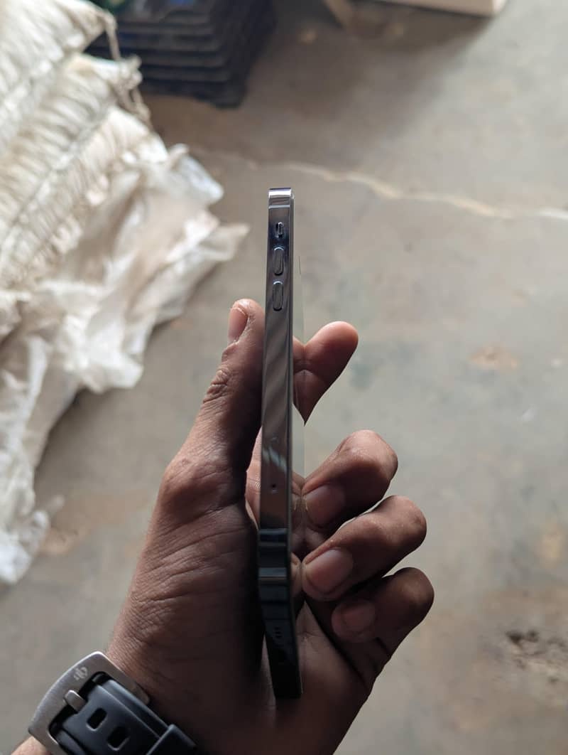 Apple iPhone 12 Pro 4