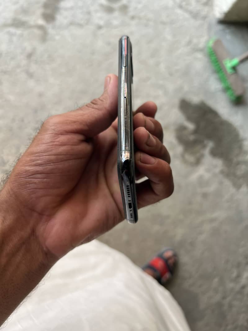 Apple iPhone 11 Pro 0