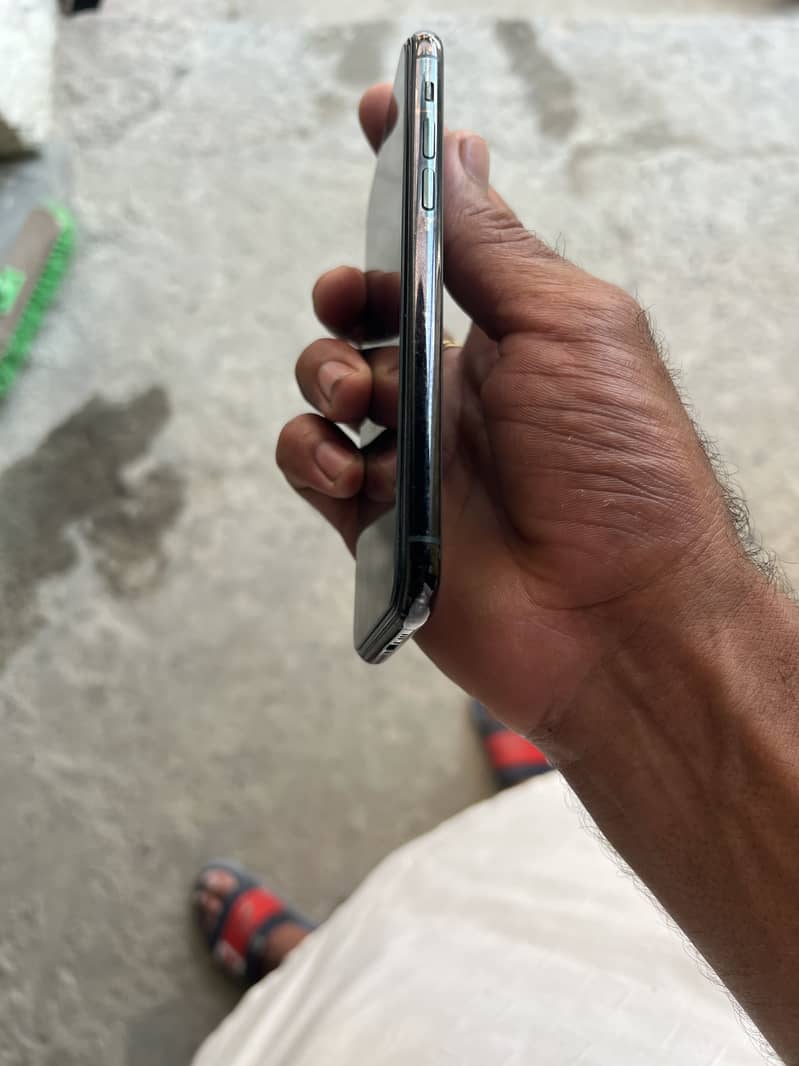 Apple iPhone 11 Pro 2