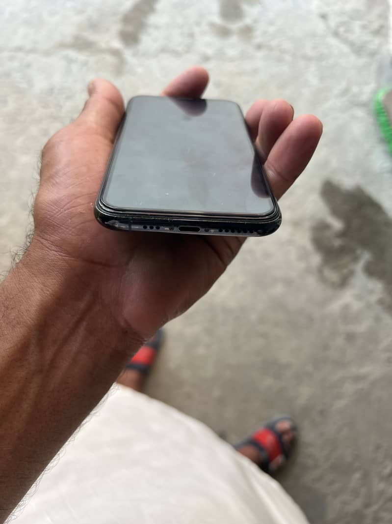 Apple iPhone 11 Pro 4
