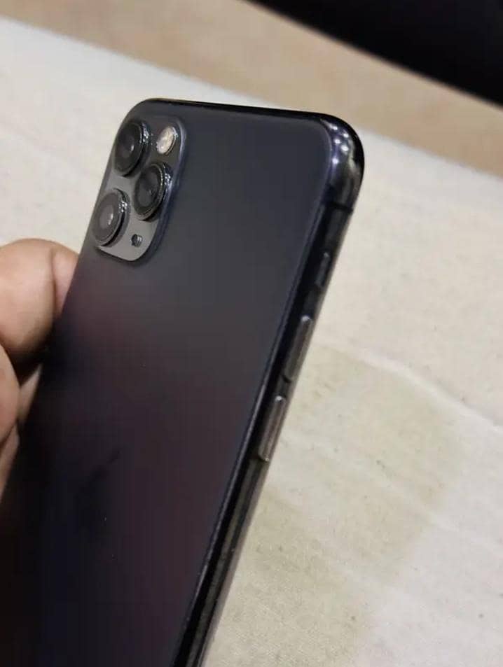 Apple iPhone 13 Pro Max 1