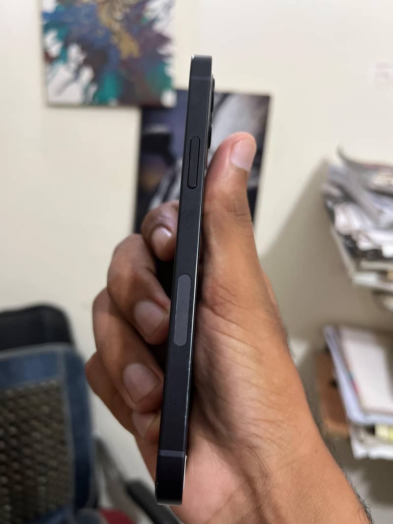 Apple iPhone 12 3