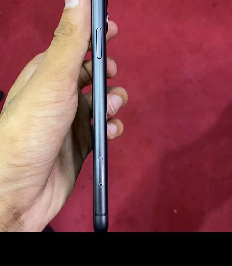 Apple iPhone 11 3