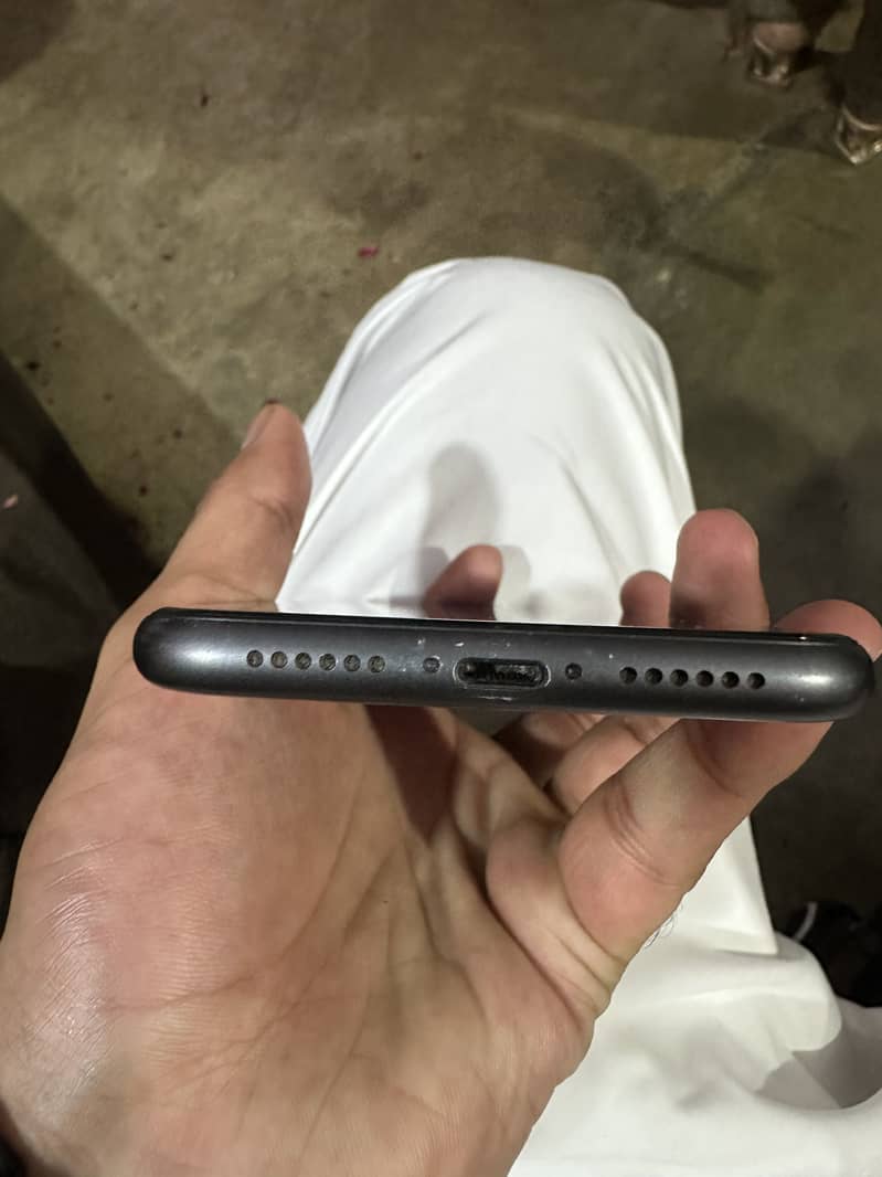 Apple iPhone 11 0