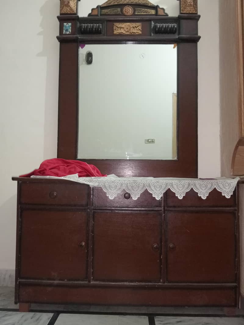 Drasing table 0