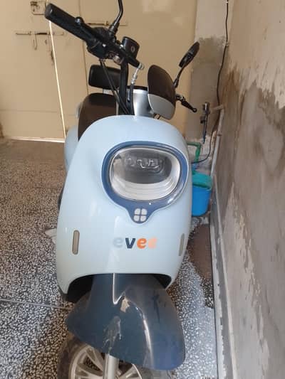 EVEE NISA 2 YEAR USED HA SLIGHTLY BATTERY CHANGE HOGI CONDITION GOOD