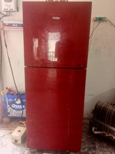 fridge midum size ok fridge hai haier company ki hai