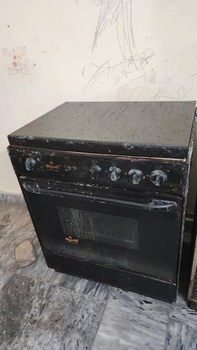 Majestic Gas Cooking Range / Oven with Top Lid For Sale