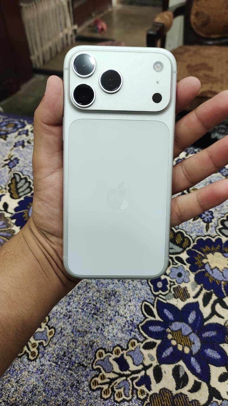 Apple iPhone 17 Pro Max 5