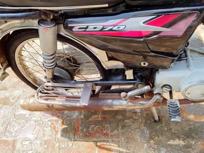 United 70 2015 model   Use bike. engine all okay