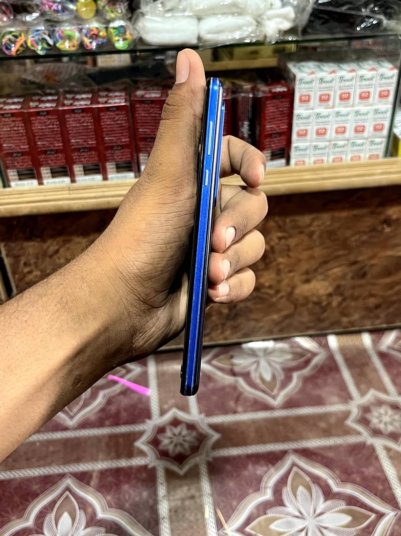 Sharp Aquos R5G 1