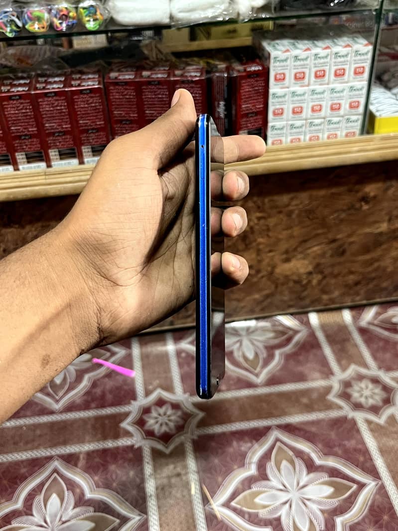 Sharp Aquos R5G 4