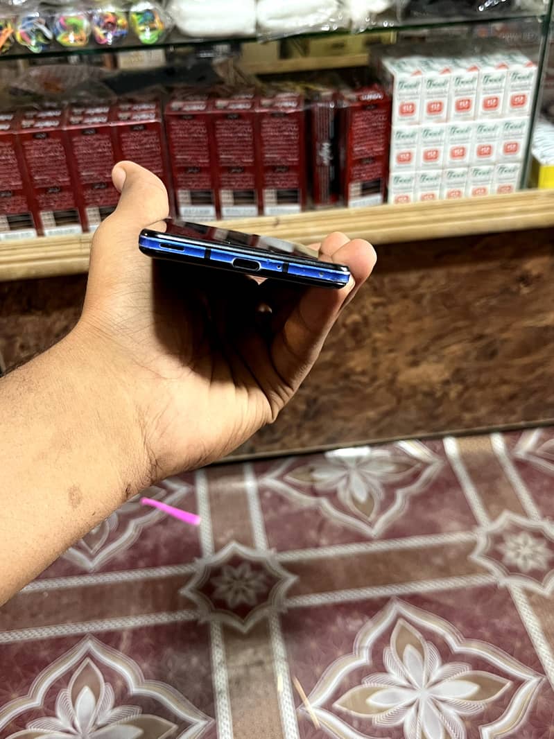 Sharp Aquos R5G 5