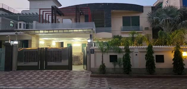 In Wapda Town Phase 1 - Block B 20 Marla House For Rent