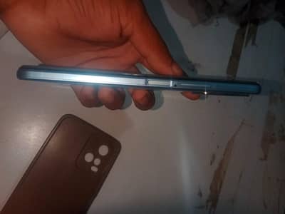 vivo y33s . 8+4/128
