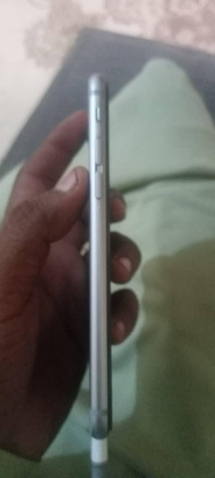 Apple iPhone 6S 1