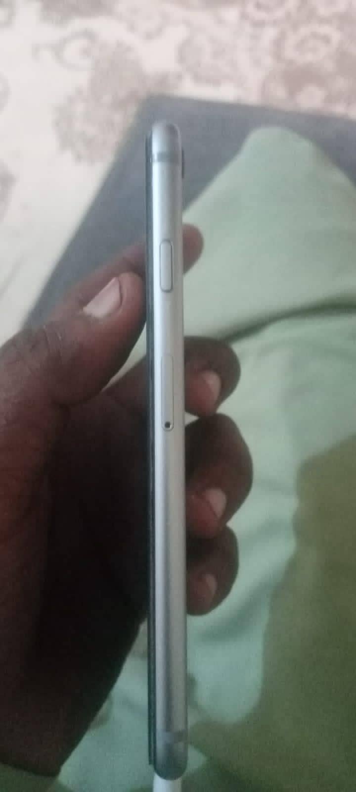 Apple iPhone 6S 4