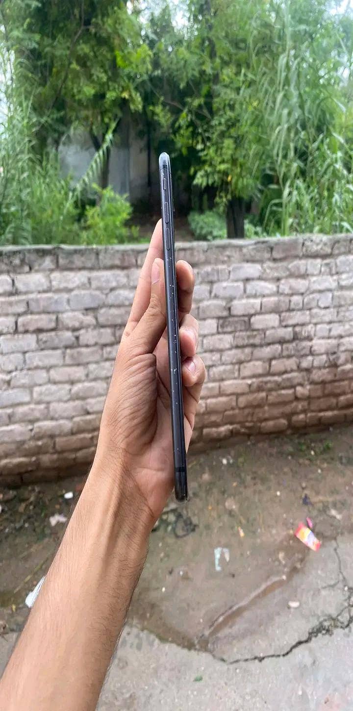 Apple iPhone 7 Plus 1