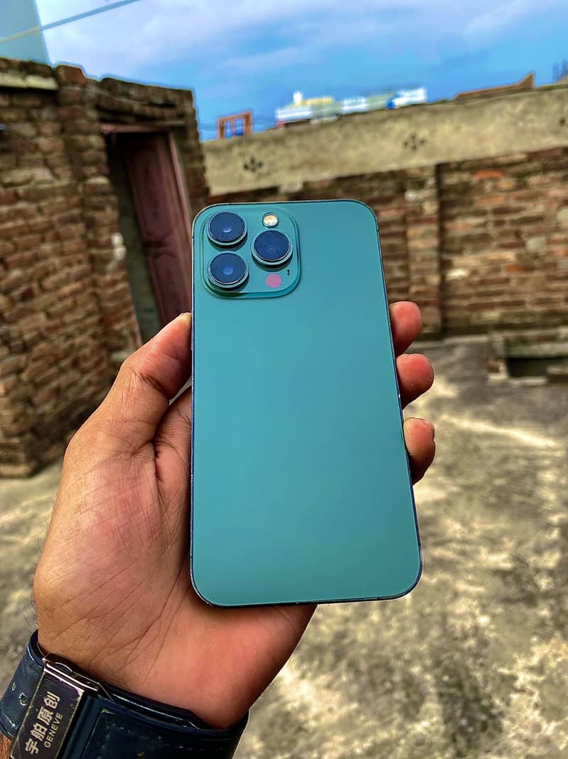 Apple iPhone 13 Pro 0