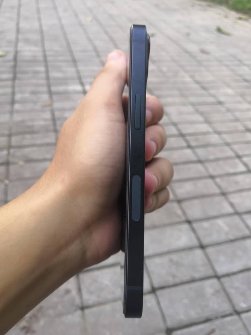 Apple iPhone 13 5