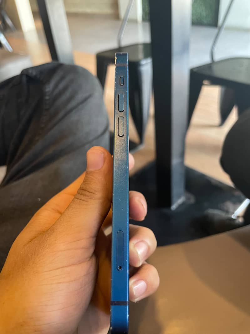 Apple iPhone 12 3