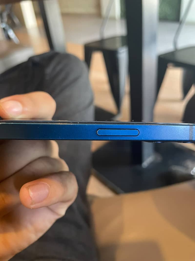 Apple iPhone 12 6