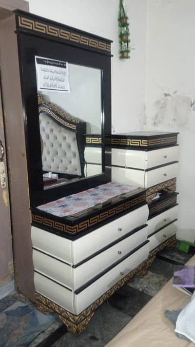 Dressing table + side tables