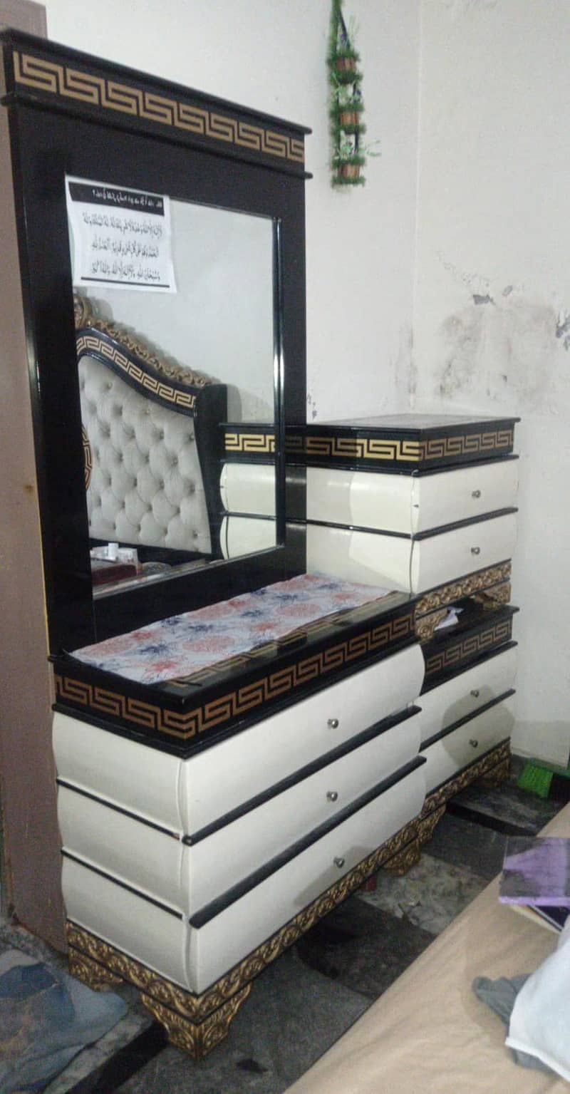 Dressing table + side tables 1