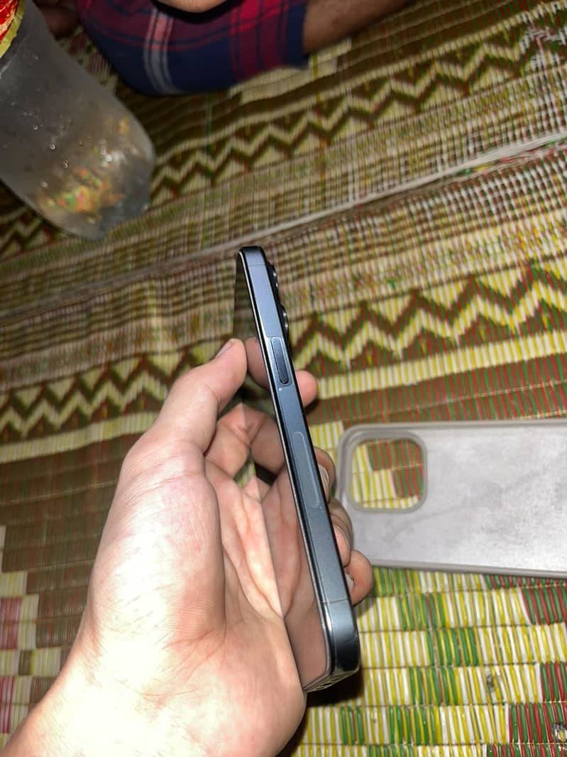 Apple iPhone 15 Pro 0